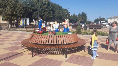 Скульптури українських козаків встановили у Радомишлі на Житомирщині Скульптури українських козаків встановили у Радомишлі на Житомирщині