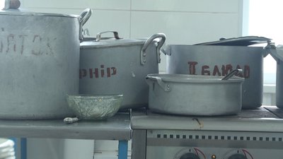 На Житомирщині учні гімназії відмовляються харчуватися в їдальні На Житомирщині учні гімназії відмовляються харчуватися в їдальні