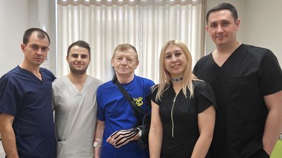Травмував болгаркою. Лікарі врятували руку 64-річного львів’янина від ампутації