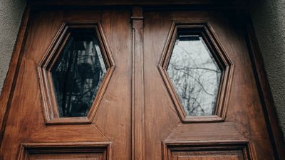 У Львові відреставрували подвійну старовинну браму