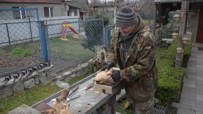 Пенсіонер з Тернопільщини займається коренепластикою Пенсіонер з Тернопільщини займається коренепластикою