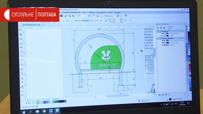 Автор проєкту велопарковок Ростислав Федотов показує свою розробку Автор проєкту велопарковок Ростислав Федотов показує свою розробку