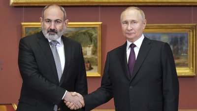 Пашинян заявив Путіну, що російські миротворці не виконують свої обов'язки в Нагірному Карабаху