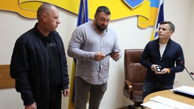 У Житомирі двом захисникам України вручили державні відзнаки У Житомирі двом захисникам України вручили державні відзнаки