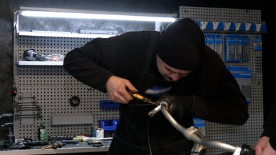Байки з Європи: працівникам соціального центру в Чернігові передали 10 велосипедів