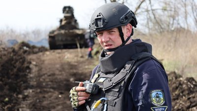 Артем Хом'як, начальник відділення групи піротехнічних робіт ГУ ДСНС в області Артем Хом'як, начальник відділення групи піротехнічних робіт ГУ ДСНС в області