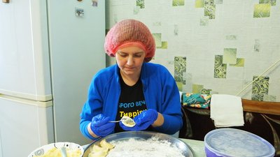 “Все це для наших хлопців”: як на Вінниччині господині готують смаколики для захисників “Все це для наших хлопців”: як на Вінниччині господині готують смаколики для захисників