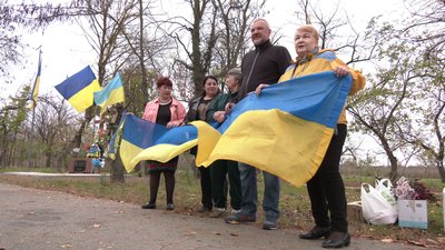 Херсонські волонтери передали квадрокоптер військовослужбовцям 124 бригади тероборони Херсонські волонтери передали квадрокоптер військовослужбовцям 124 бригади тероборони