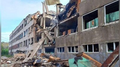 8 червня в результаті обстрілу Краматорська армією РФ руйнувань зазнало одне з приміщень НКМЗ. Під завалами загинули семеро людей 8 червня в результаті обстрілу Краматорська армією РФ руйнувань зазнало одне з приміщень НКМЗ. Під завалами загинули семеро людей