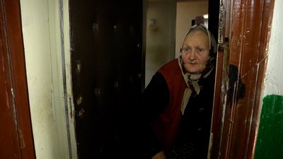 У Житомирі бездоглядну 90-річну бабусю не можуть взяти під опіку соцслужб, бо сім'я не дає дозволу У Житомирі бездоглядну 90-річну бабусю не можуть взяти під опіку соцслужб, бо сім'я не дає дозволу