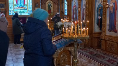 "Тільки нелюди могли скинути бомбу на цивільних". У Дніпрі вшанували пам’ять загиблих внаслідок авіаудару по Маріуполю