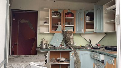 "Варю каші, консерви даю. Сам я — якось обійдусь". 77-річний чоловік у зоні війни опікується десятьма собаками "Варю каші, консерви даю. Сам я — якось обійдусь". 77-річний чоловік у зоні війни опікується десятьма собаками