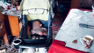 Занедбала маленьку дитину. Прикарпатку готуються позбавити батьківських прав Занедбала маленьку дитину. Прикарпатку готуються позбавити батьківських прав