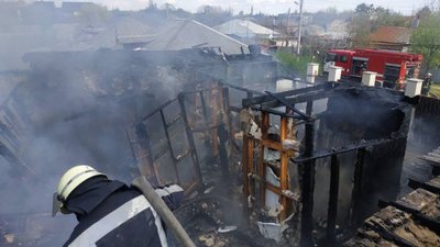 Неподалік Журавлівського гідропарку у Харкові палали будинок та гараж