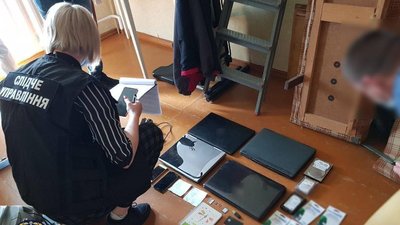 На Одещині групу людей підозрюють у розповсюдженні дитячої порнографії На Одещині групу людей підозрюють у розповсюдженні дитячої порнографії