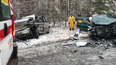 Аварія на автодорозі Чернігів-Славутич: одна людина загинула, інша — в лікарні Аварія на автодорозі Чернігів-Славутич: одна людина загинула, інша — в лікарні