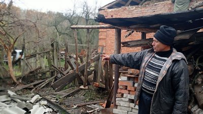 Через обстріл зі сторони РФ у Писарівці на Сумщині пошкоджені домівки мирних жителів: що розповідають люди Через обстріл зі сторони РФ у Писарівці на Сумщині пошкоджені домівки мирних жителів: що розповідають люди