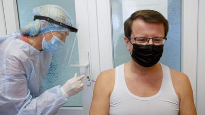 Голова Закарпатської ОДА вакцинувався від COVID-19