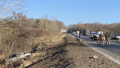 Під Полтавою зіткнулися легковики: є загиблий Під Полтавою зіткнулися легковики: є загиблий