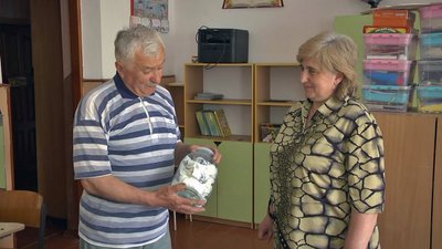 До Дня вишиванки: волинянин зберігає вишиту сорочку товариша в трилітровій банці До Дня вишиванки: волинянин зберігає вишиту сорочку товариша в трилітровій банці