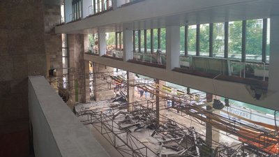У Києві почали зносити "Квіти України", демонстранти зламали паркан У Києві почали зносити "Квіти України", демонстранти зламали паркан