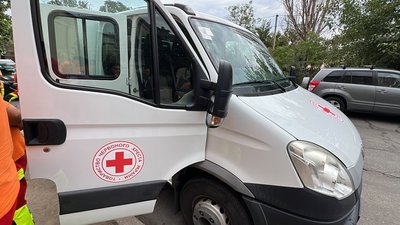 У Миколаєві 15 вересня напередодні Дня рятувальника відбулася зустріч представників данського товариства Червоного Хреста із єдиною в Україні аварійно-рятувальною службою. Миколаївські волонтери отримали від данців автомобіль.