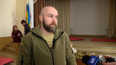У Житомирі місцевих жителів навчають основним правилам надання першої домедичної допомоги У Житомирі місцевих жителів навчають основним правилам надання першої домедичної допомоги