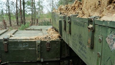 Бліндажі, розтяжки, нерозірвані снаряди: як росіяни окопалися біля Чернігова. Репортаж Бліндажі, розтяжки, нерозірвані снаряди: як росіяни окопалися біля Чернігова. Репортаж