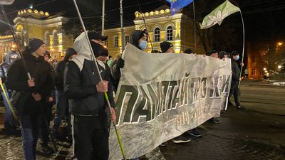 Смолоскипна хода пам'яті героїв Крут у Вінниці — 2021 Смолоскипна хода пам'яті героїв Крут у Вінниці — 2021