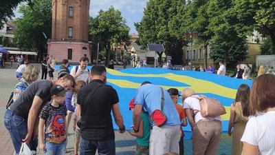 У Вінниці відбулась акція до Дня кримськотатарського прапора У Вінниці відбулась акція до Дня кримськотатарського прапора