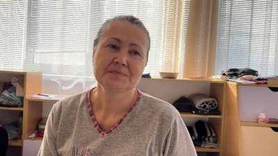 Пів року жили в підвалі. Волонтери привезли в Миколаїв сімох жінок з Очакова Пів року жили в підвалі. Волонтери привезли в Миколаїв сімох жінок з Очакова
