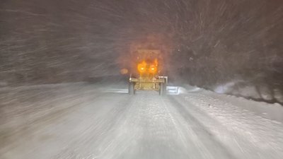 На Львівщині через негоду на двох дорогах обмежили рух вантажівок