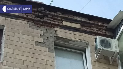 Мешканці будинку в Сумах 13 років чекають на ремонт даху Мешканці будинку в Сумах 13 років чекають на ремонт даху