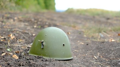 Вчитель з Кропивницького, який служить в ЗСУ, збирає артефакти для шкільного музею Вчитель з Кропивницького, який служить в ЗСУ, збирає артефакти для шкільного музею
