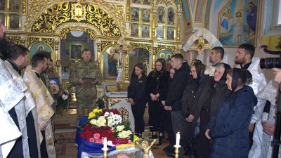 На Закарпатті попрощалися із полеглим на війні Василем Чікою На Закарпатті попрощалися із полеглим на війні Василем Чікою