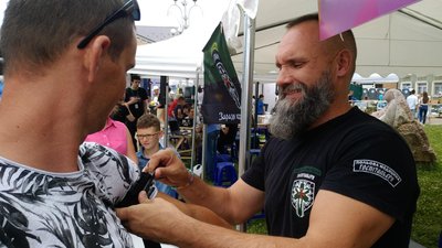 "Запитайте в доньки, як це — чекати папу з війни": історія парамедика та бійця Олексія Кравченка "Запитайте в доньки, як це — чекати папу з війни": історія парамедика та бійця Олексія Кравченка