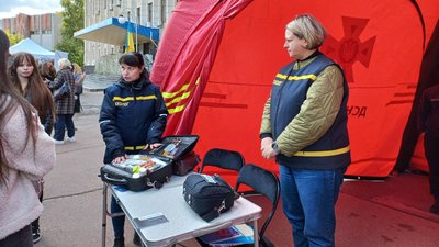 "Стежка ментального здоров'я": у Житомирі влаштували інтерактивний вуличний інвент "Стежка ментального здоров'я": у Житомирі влаштували інтерактивний вуличний інвент