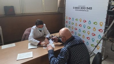 На Херсонщині відтепер вакцинуватись можна у відділеннях "Укрпошти" На Херсонщині відтепер вакцинуватись можна у відділеннях "Укрпошти"