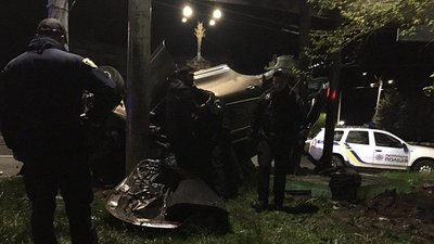 У Тернополі вночі сталася аварія, в якій травмувався водій іномарки У Тернополі вночі сталася аварія, в якій травмувався водій іномарки
