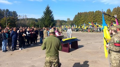 У Сумах попрощалися з солдатом Олексієм Уроденком У Сумах попрощалися з солдатом Олексієм Уроденком