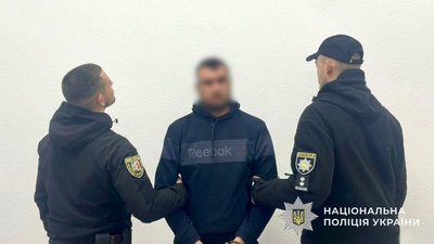 Завдав ударів по голові дерев'яною палицею і стільцем: на Закарпатті затримали чоловіка