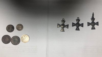 Житомирянин намагався вивезти до Білорусі старі монети та георгіївські хрести Житомирянин намагався вивезти до Білорусі старі монети та георгіївські хрести