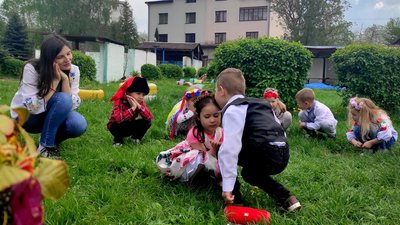 170 вихованців та педагогів Тернопільського дитсадка разом виводили гаївки