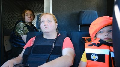 Евакуація діти екіпаж «Білий янгол» поліція Торецьк Донецька область Евакуація діти екіпаж «Білий янгол» поліція Торецьк Донецька область