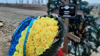 На Алеї слави у Харкові перепоховали бійця тероборони Романа Сімонка