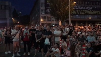 Евро-2020: як у Києві вболівають за збірну України у матчі проти Англії Евро-2020: як у Києві вболівають за збірну України у матчі проти Англії