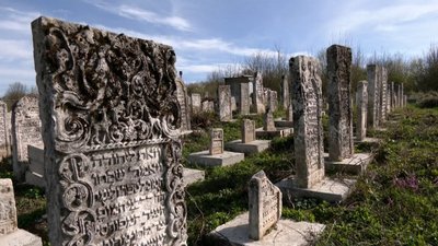 На Хмельниччині досліджують старовинні цвинтарі: найкраще зберіглися єврейські