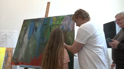 Це просто такий маленький крок, який людей трохи відволіче, – художник з Німеччини дав майстер-клас у Чернігові Це просто такий маленький крок, який людей трохи відволіче, – художник з Німеччини дав майстер-клас у Чернігові