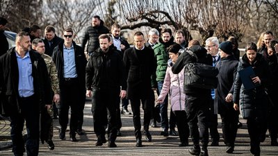 Передали паливо та харчові продукти: на Закарпаття приїхав міністр закордонних справ Угорщини