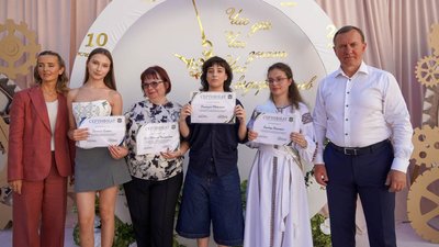 В Ужгороді нагородили випускників, які склали НМТ на 200 балів